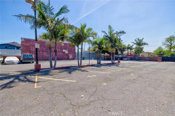 $1,600,000 | 1437 East 61st Street, Los Angeles, CA 90001