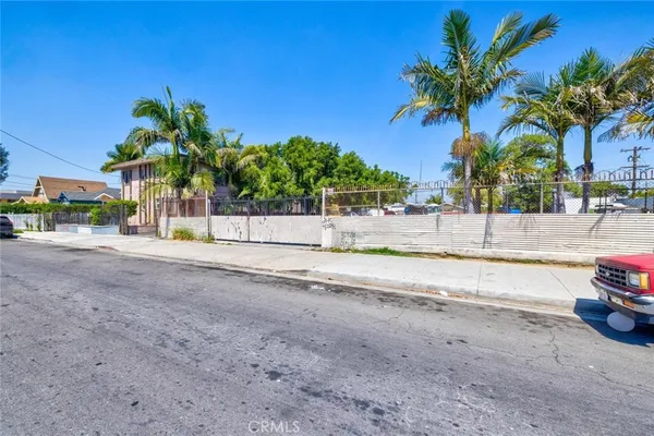$1,600,000 | 1437 East 61st Street, Los Angeles, CA 90001