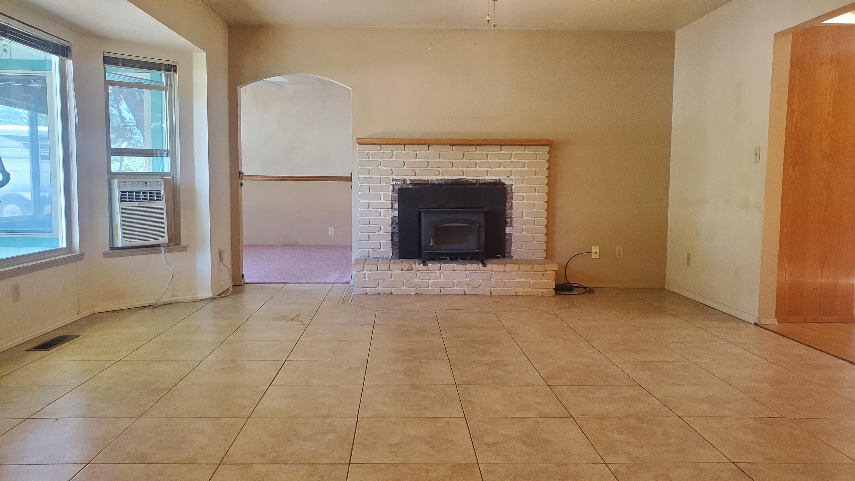 4075 Jerome Prairie Road Grants Pass, OR 97527 - Photo 5 of 36 5 Living