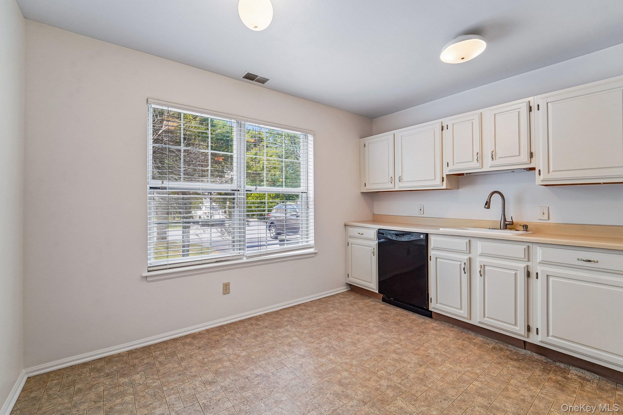 50 Olde Wagon Road Warwick, NY 10990 - Photo 12 of 36 Eat in kitchen.