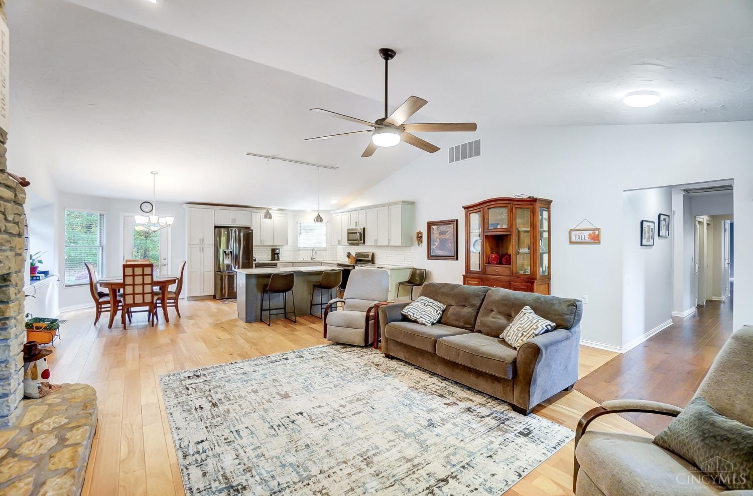 8270 Daleview Road Cincinnati, OH 45247 - Photo 7 of 56