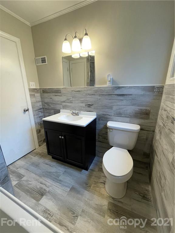 7125 Pence Road, Unit 2 Charlotte, NC 28215 - Photo 11 of 16 a bathroom with a toilet sink and mirror