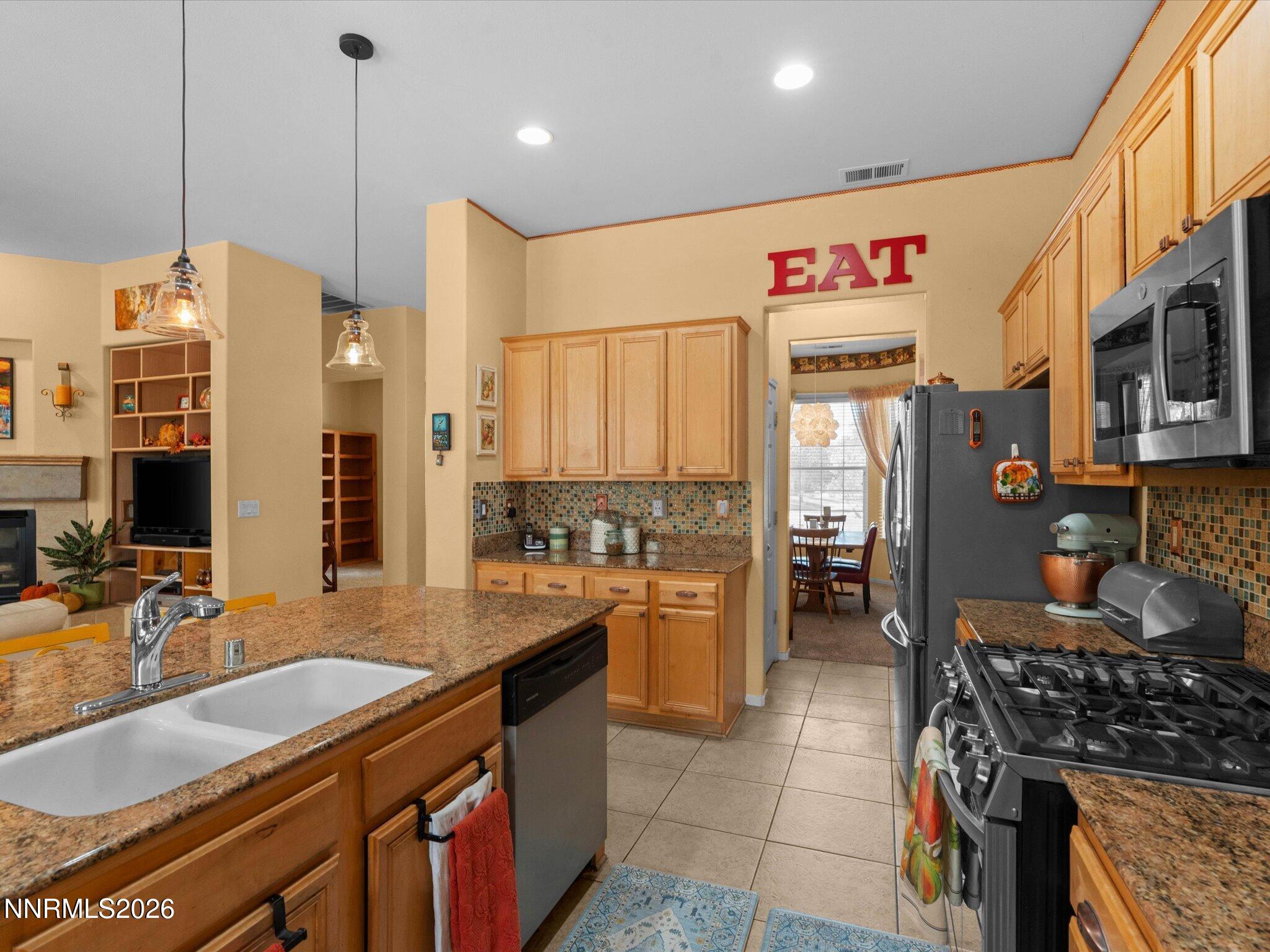 1441 Wild Wolf Way Reno, NV 89521 - Photo 22 of 59 1441 Wild Wolf kitchen