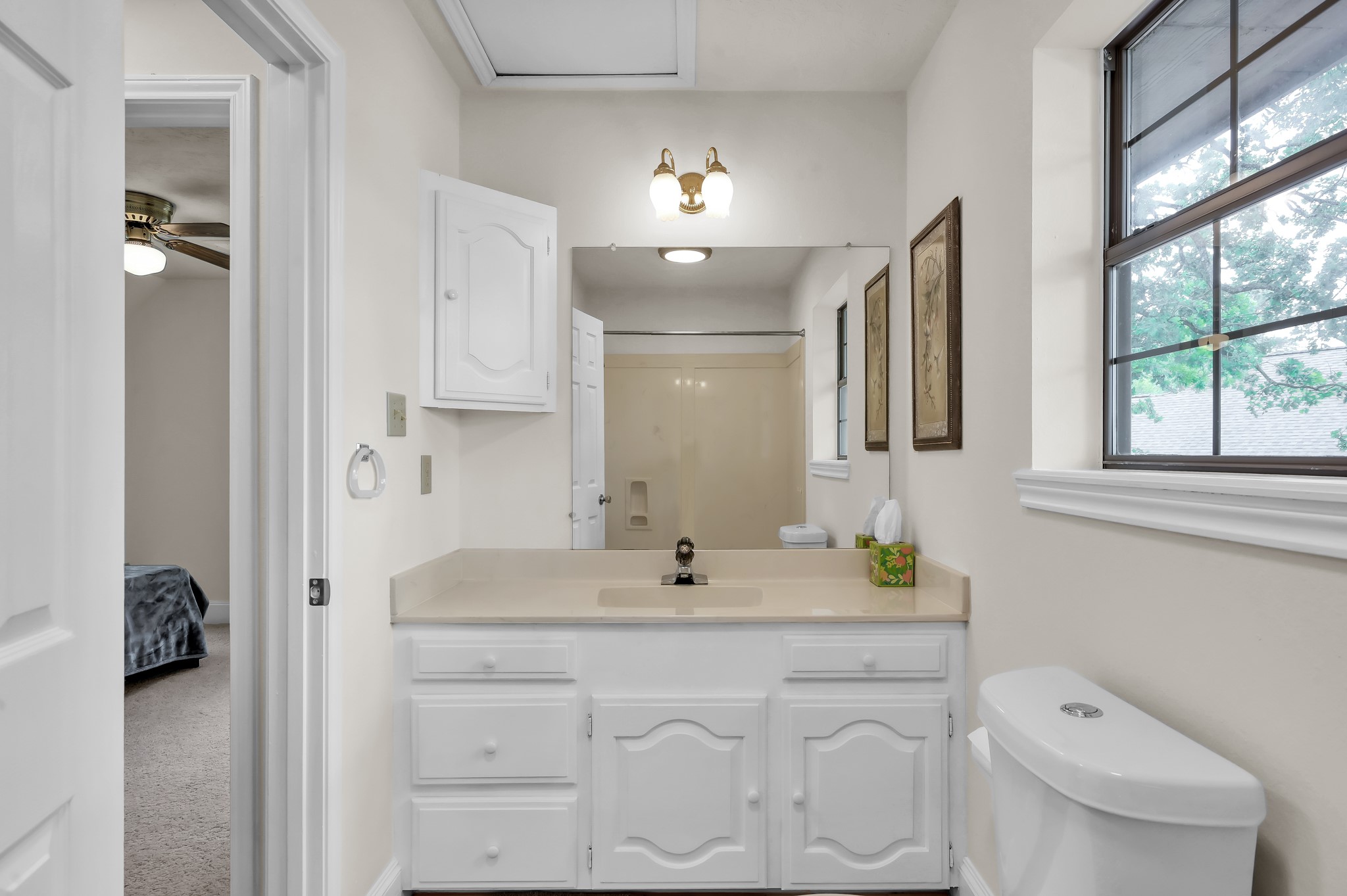 117 Brookside Drive Trinity, TX 75862 - Photo 22 of 46 The secondary bathroom located at the top of the stairs, and it’s shared by the two upstairs bedrooms.