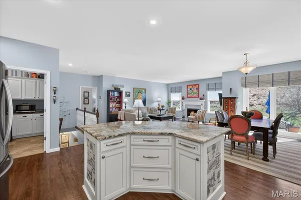 $469,400 | 952 Meramec Grove Drive, Ballwin, MO 63021