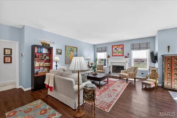 $469,400 | 952 Meramec Grove Drive, Ballwin, MO 63021