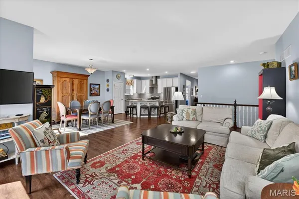 $469,400 | 952 Meramec Grove Drive, Ballwin, MO 63021