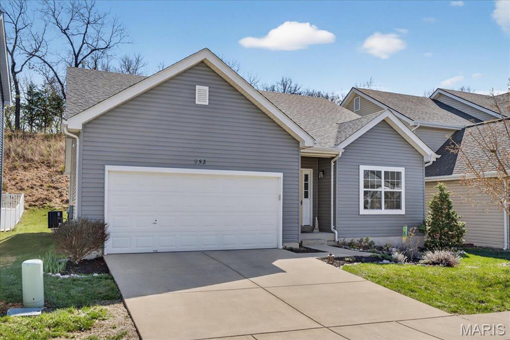 952 Meramec Grove Drive Ballwin, MO 63021 - Photo 2 of 43