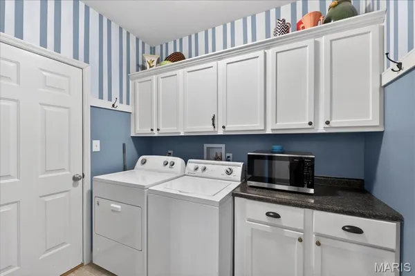 $469,400 | 952 Meramec Grove Drive, Ballwin, MO 63021