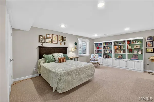 $469,400 | 952 Meramec Grove Drive, Ballwin, MO 63021