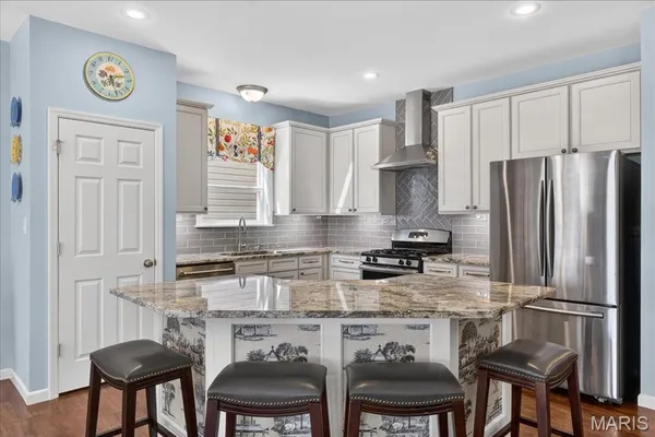 $469,400 | 952 Meramec Grove Drive, Ballwin, MO 63021