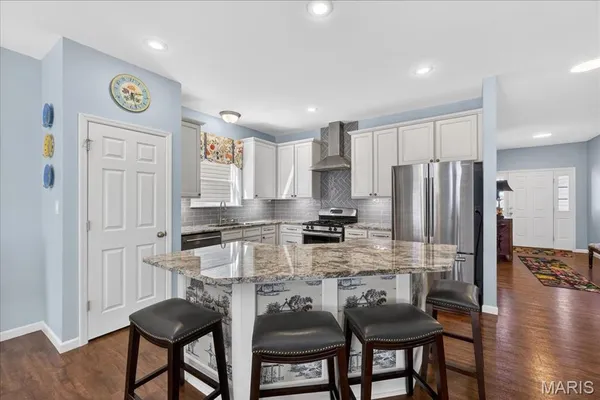 $469,400 | 952 Meramec Grove Drive, Ballwin, MO 63021