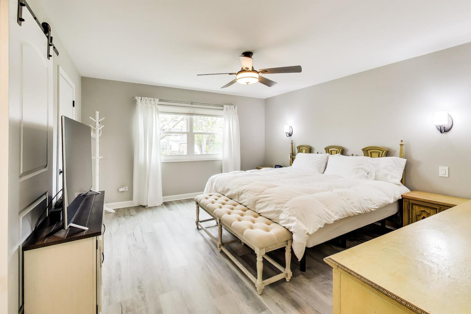 313 South Hi Lusi Avenue Mount Prospect, IL 60056 - Photo 13 of 40 a bedroom with a bed and a flat screen tv
