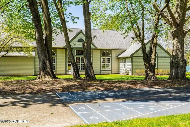 $2,850 | 157 Tulip Lane, Freehold, NJ 07728