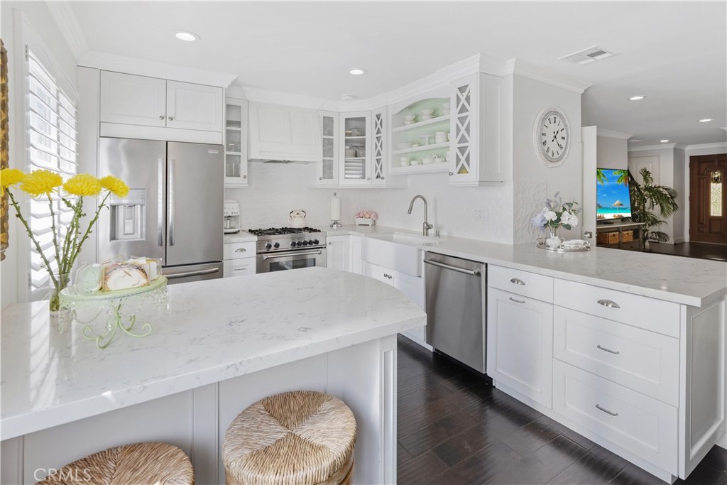 9735 Vía Roma Burbank, CA 91504 - Photo 12 of 36