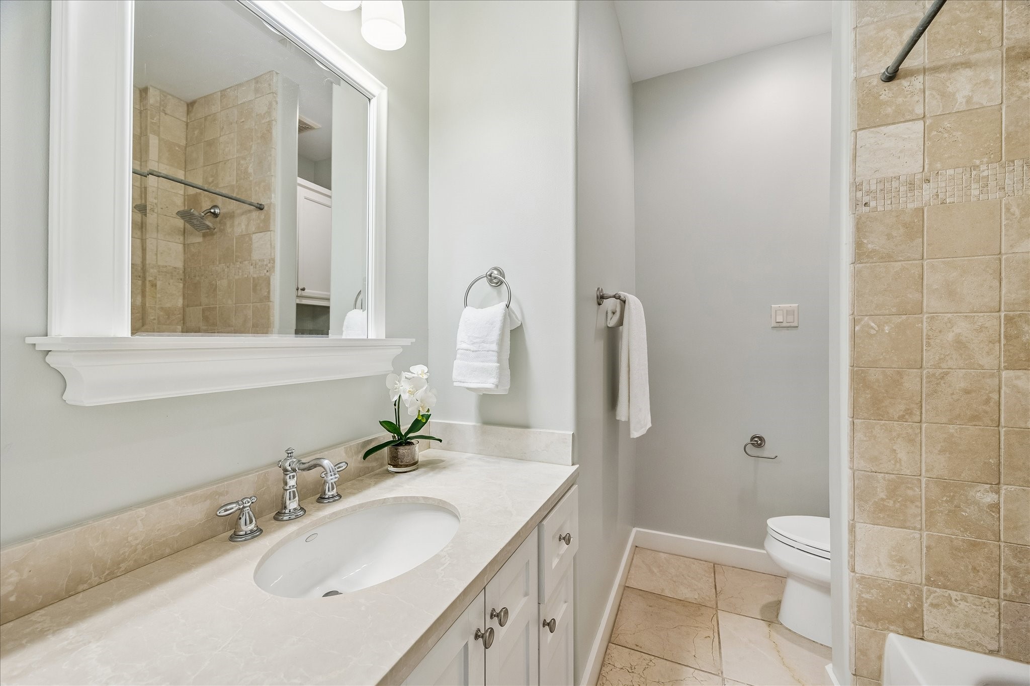 4010 Milton Street Houston, TX 77005 - Photo 30 of 49 BATHROOM FOUR.
An adjoining full bath enhances the flexibility of this upstairs retreat.