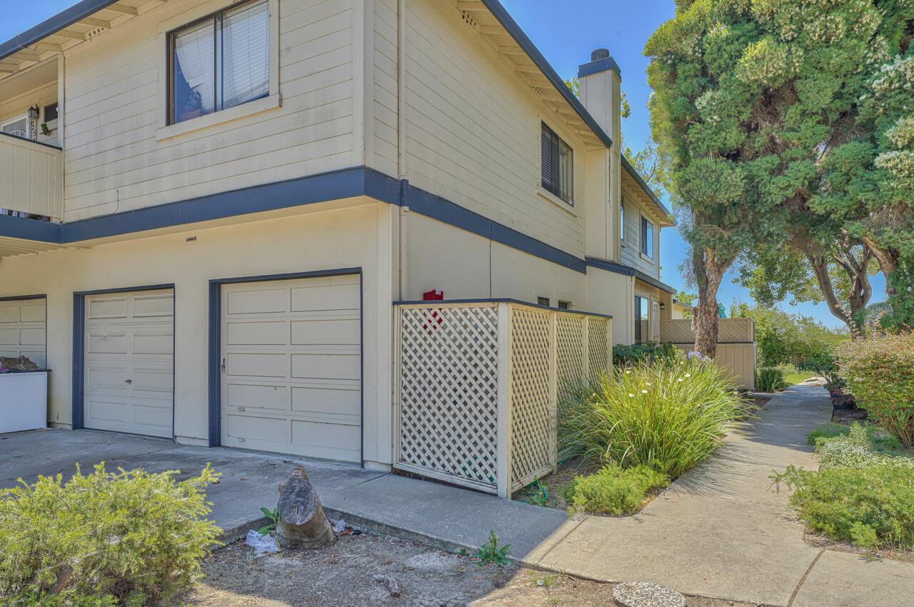 225 Silver Leaf Drive, Unit C Watsonville, CA 95076 - Photo 2 of 24 a front view of a house