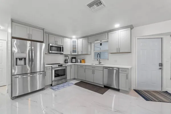 $5,300 | 2233 Dock Street, West Palm Beach, FL 33401