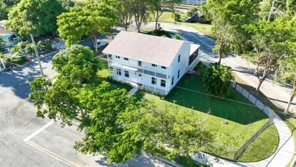 $5,300 | 2233 Dock Street, West Palm Beach, FL 33401