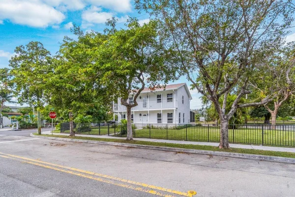 $5,300 | 2233 Dock Street, West Palm Beach, FL 33401