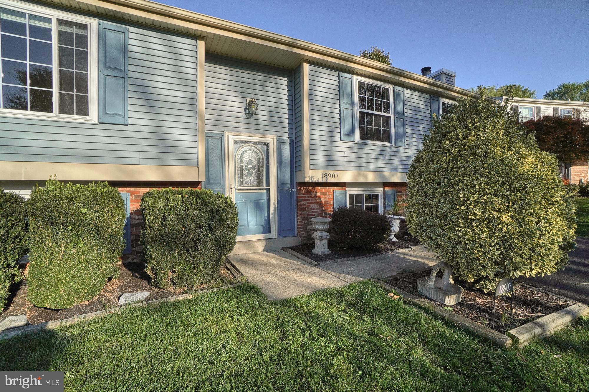 18907 Perrone Drive Germantown, MD 20874 - Photo 3 of 39