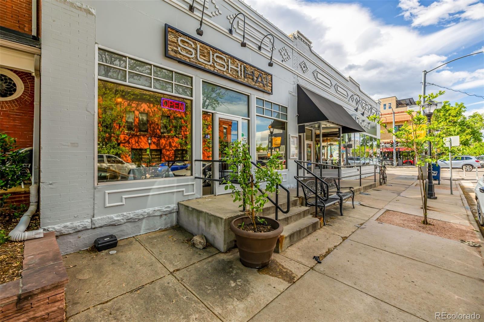 1800 Grove Street Denver, CO 80204 - Photo 17 of 35 a view of a chairs and tables in the patio