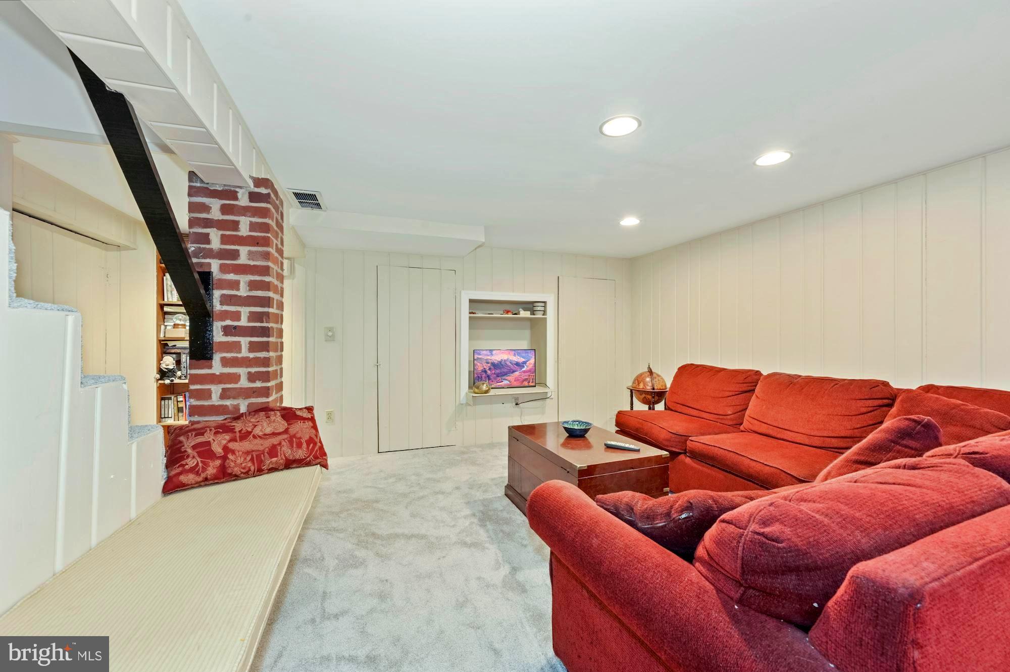 300 St Lawrence Drive Silver Spring, MD 20901 - Photo 27 of 43