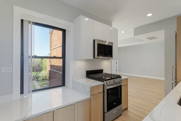 $2,123 | 1552.5 West Juneway Terrace, Unit 3G, Chicago, IL 60626