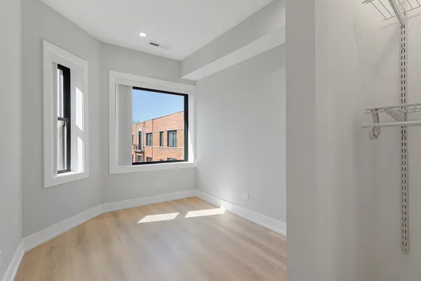 $2,123 | 1552.5 West Juneway Terrace, Unit 3G, Chicago, IL 60626