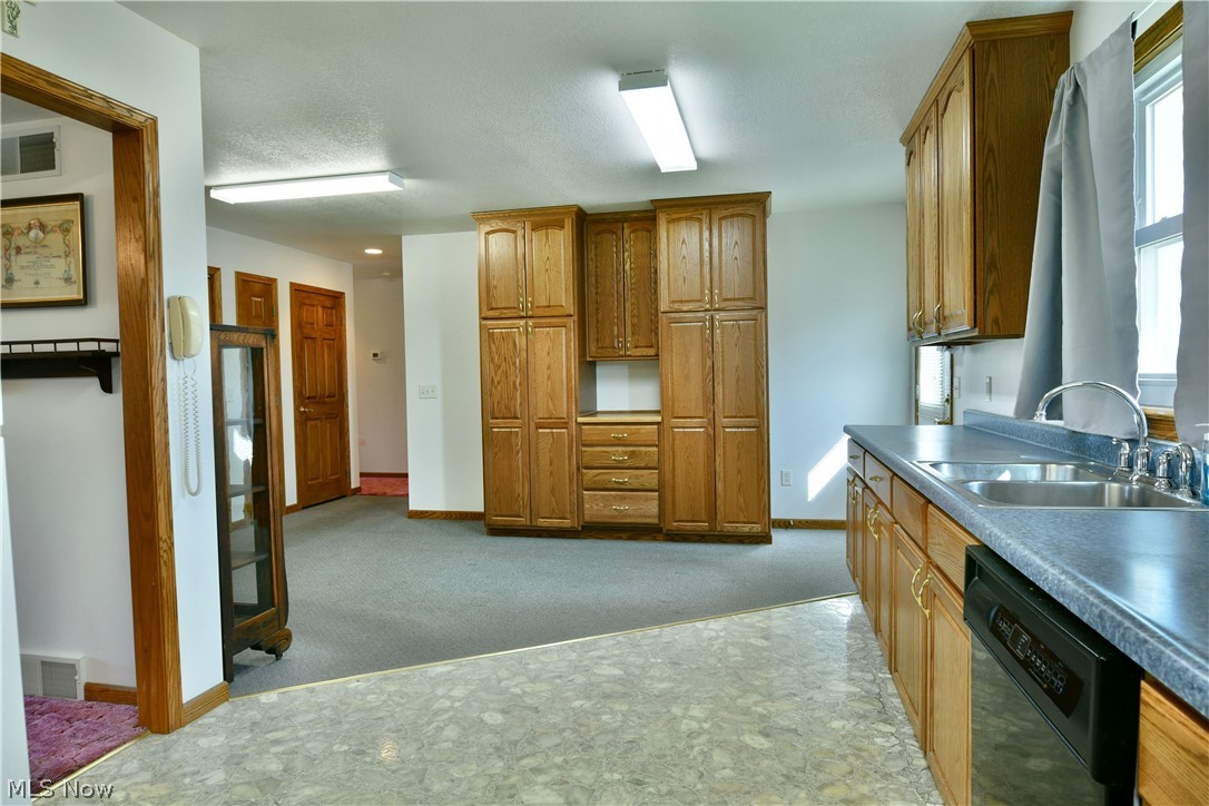 3391 Lyntz Townline Road Southwest Warren, OH 44481 - Photo 8 of 50 Gallery Image 8