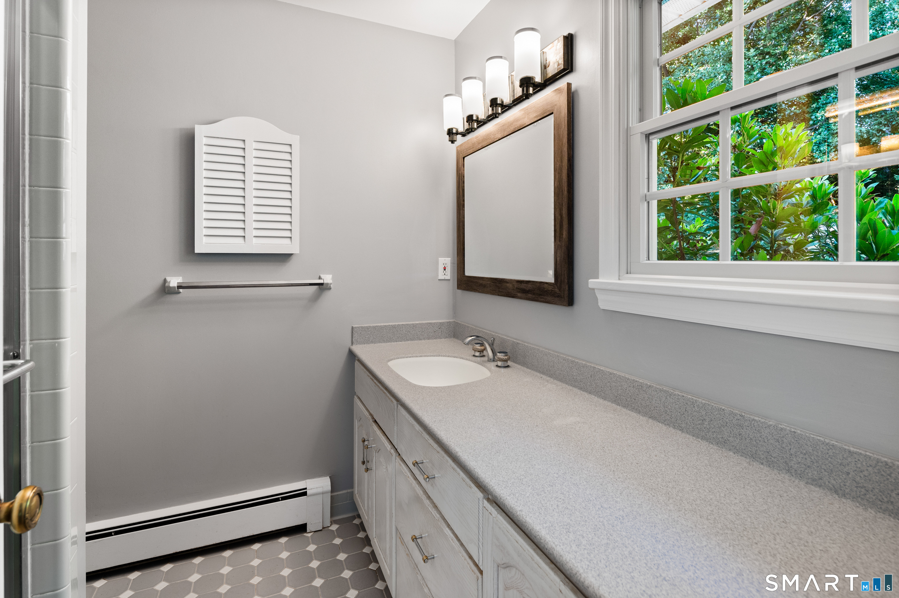 89 Eastover Road Stamford, CT 06905 - Photo 23 of 36