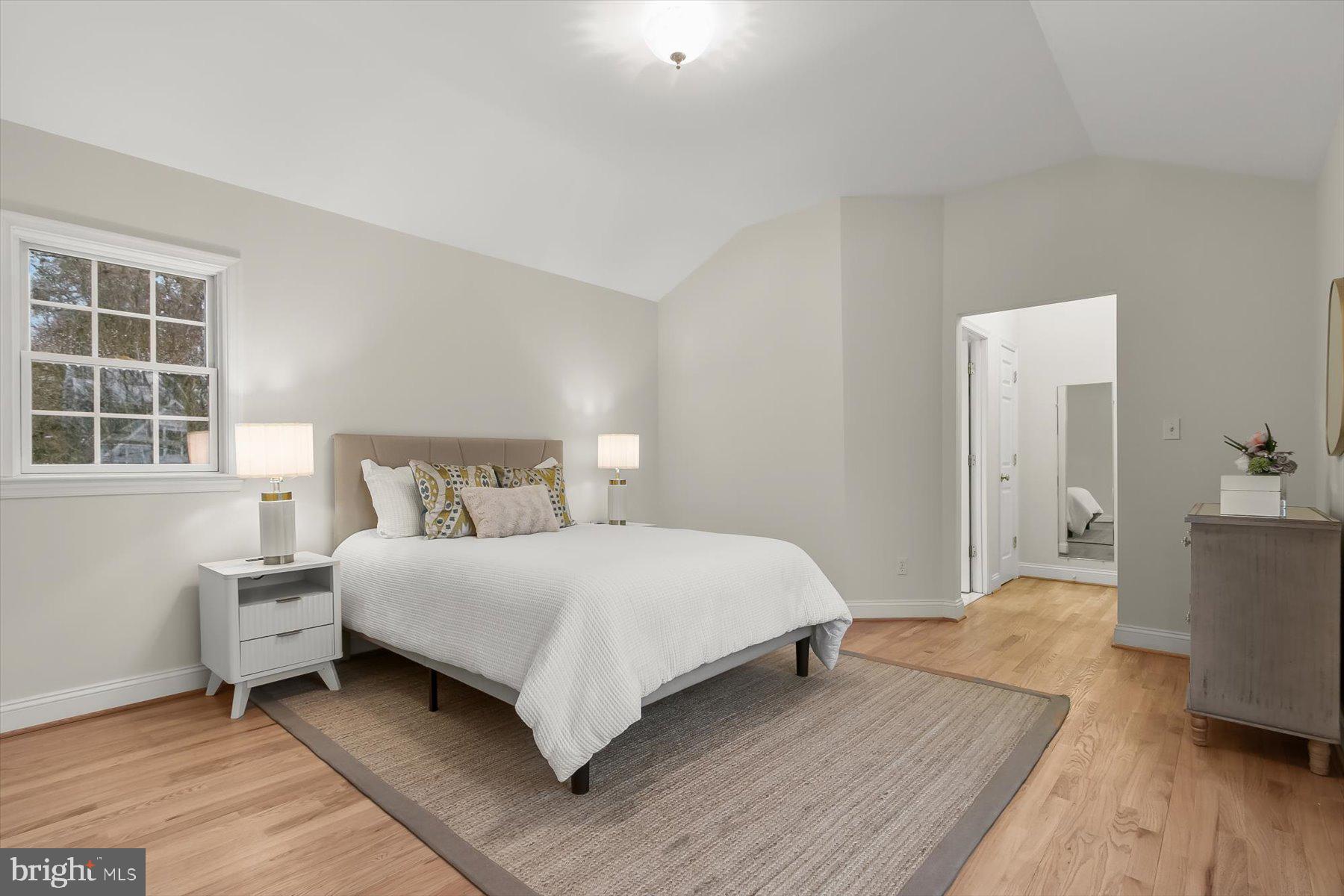 6011 Walhonding Road Bethesda, MD 20816 - Photo 34 of 51 2nd Bedroom suite