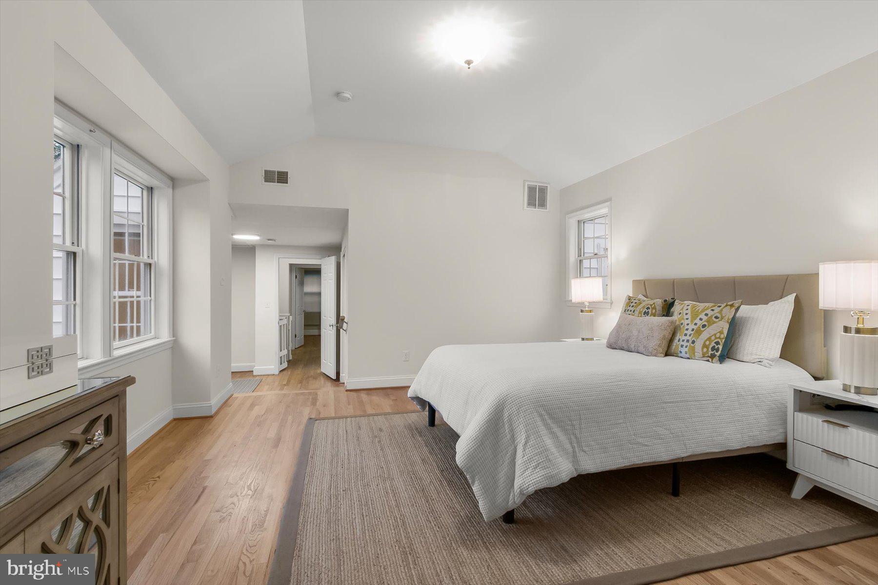 6011 Walhonding Road Bethesda, MD 20816 - Photo 35 of 51 2nd Bedroom suite