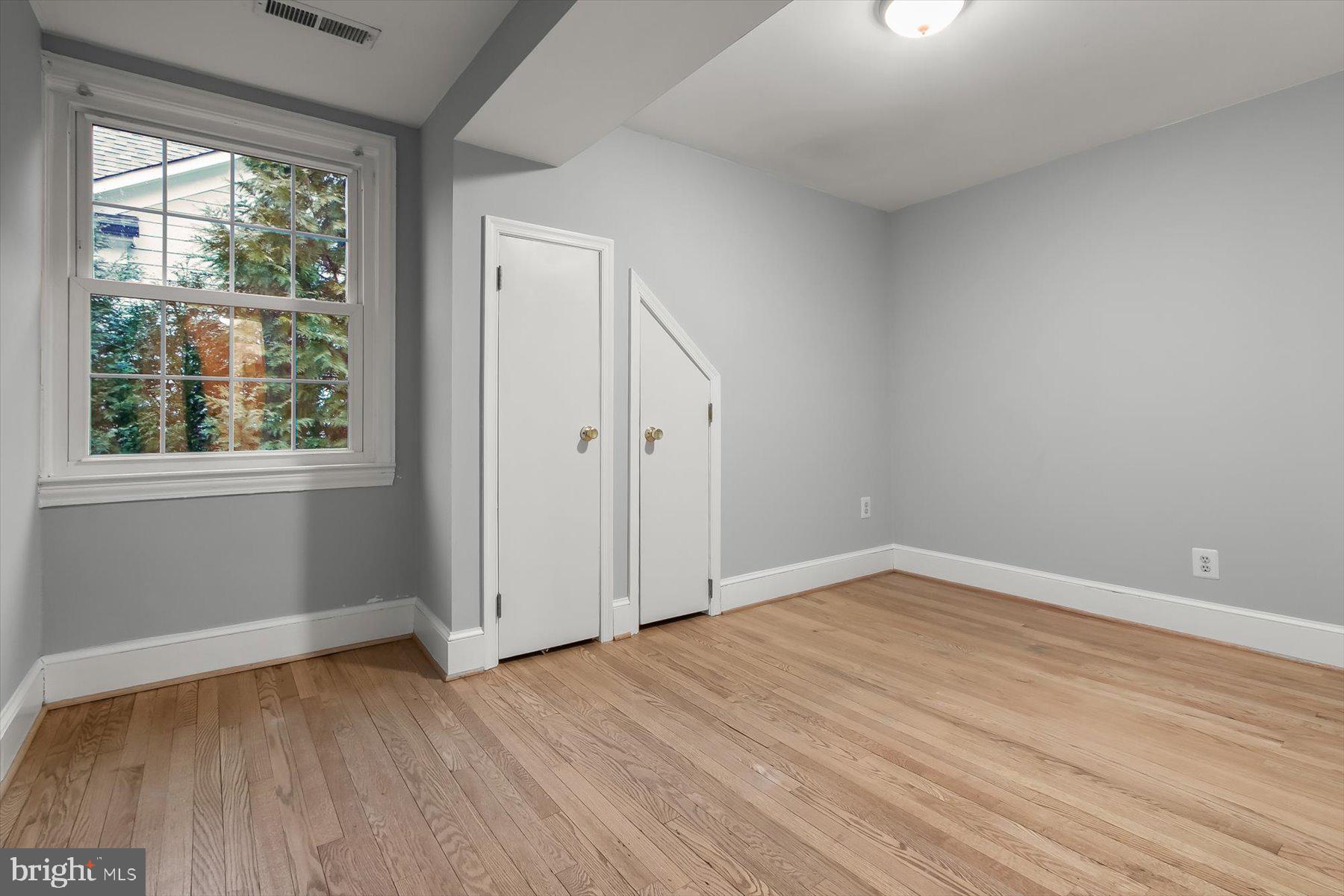 6011 Walhonding Road Bethesda, MD 20816 - Photo 39 of 51 Bedroom #3 upstairs