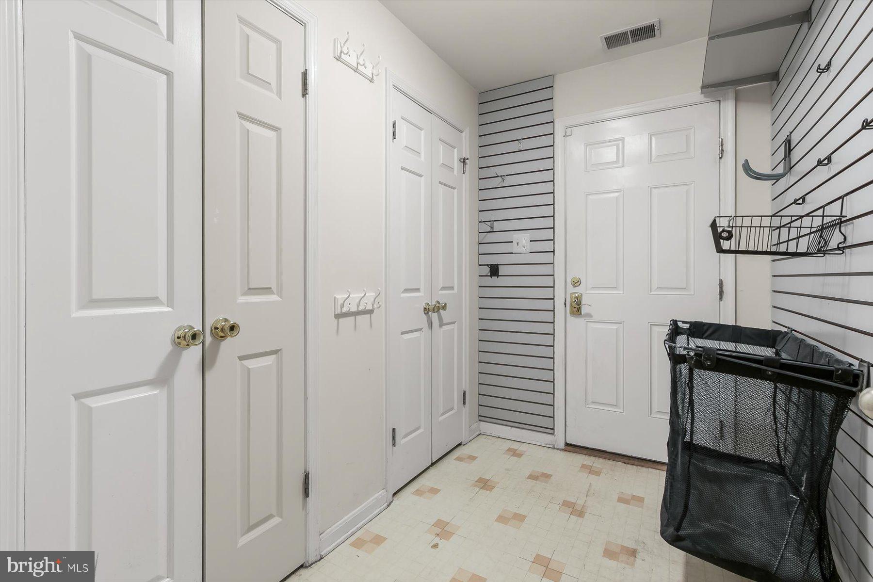 6011 Walhonding Road Bethesda, MD 20816 - Photo 45 of 51 Mudroom off Breakfast room