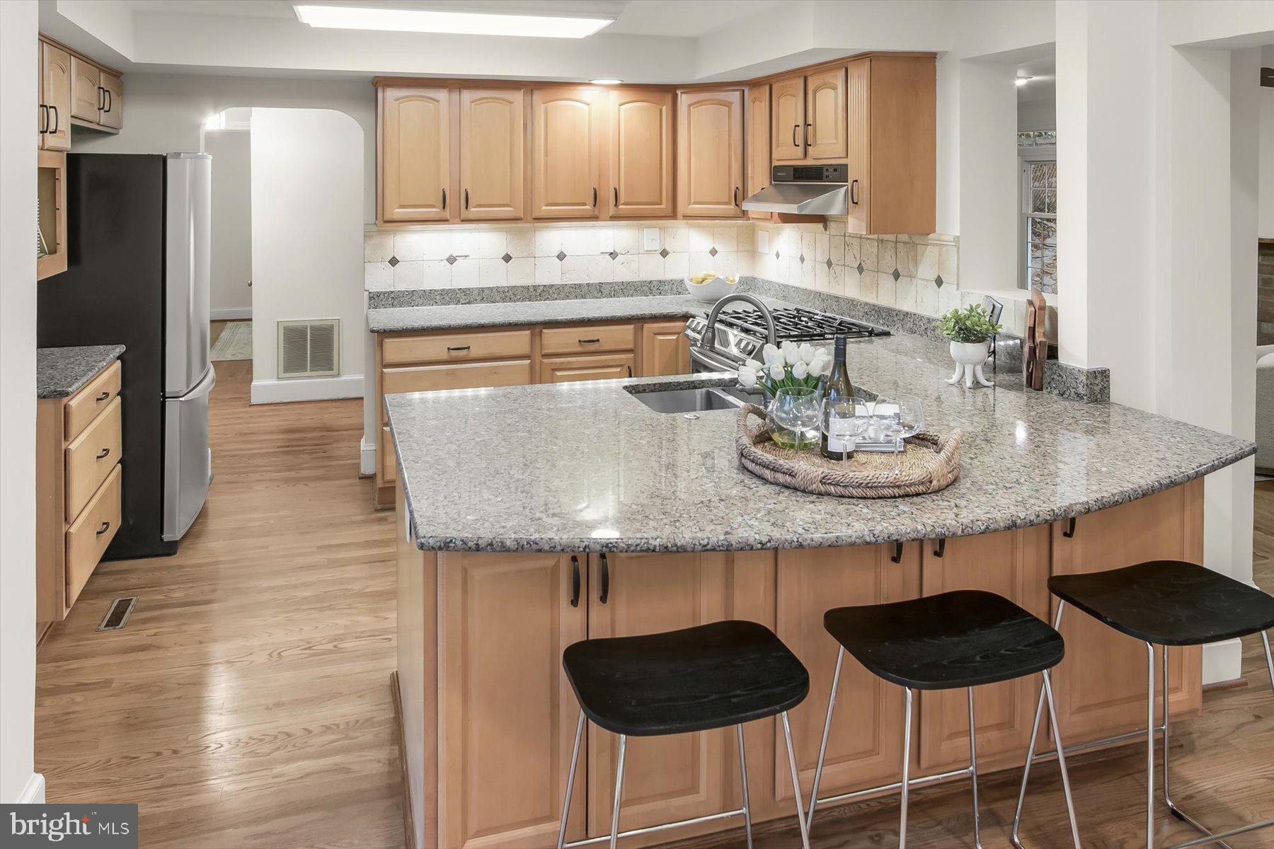 6011 Walhonding Road Bethesda, MD 20816 - Photo 8 of 51 Gallery Image 8