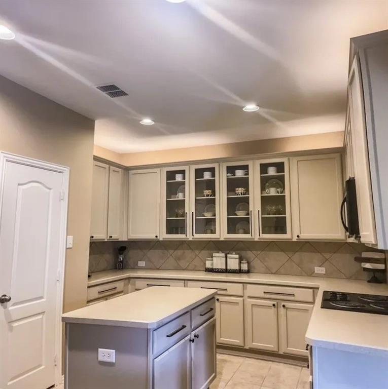 1391 Riverside Oaks Drive Rockwall, TX 75087 - Photo 12 of 32 a kitchen with a sink stove and cabinets