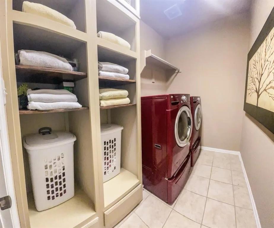 1391 Riverside Oaks Drive Rockwall, TX 75087 - Photo 29 of 32 a utility room with dryer and washer