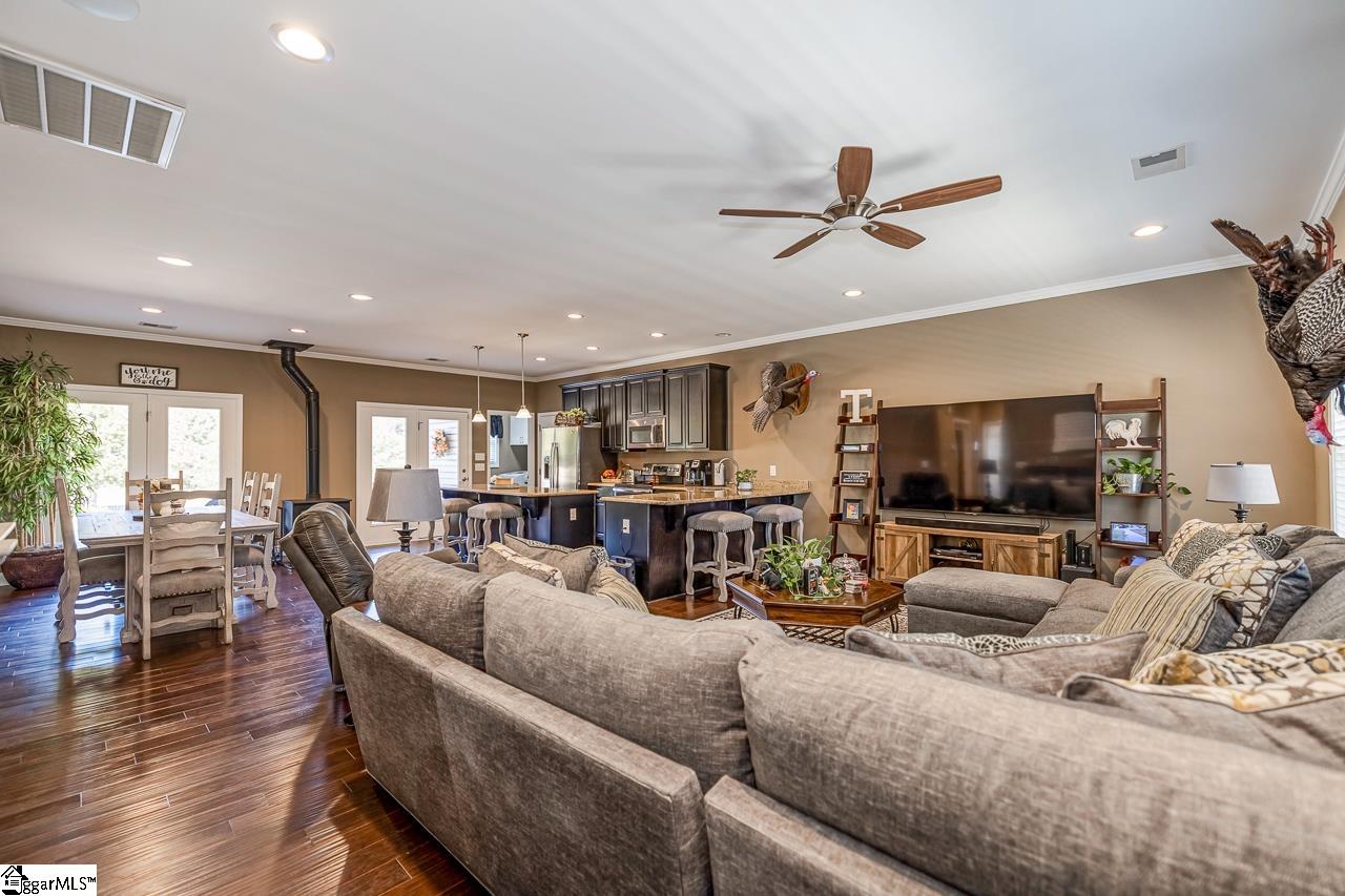 1449 Cooley Road Gray Court, SC 29645 - Photo 6 of 33