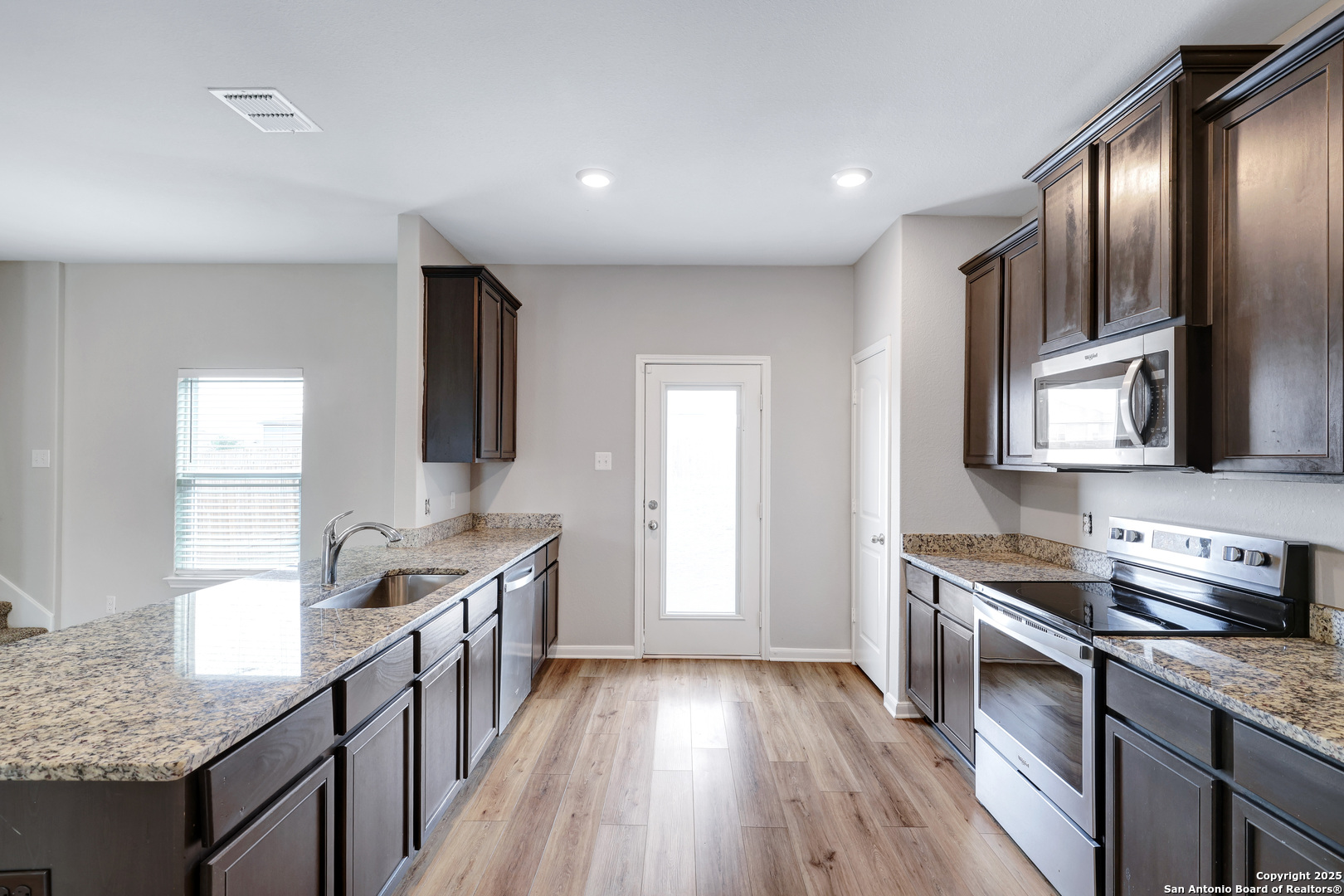 9226 Bennett Forest Converse, TX 78109 - Photo 10 of 27
