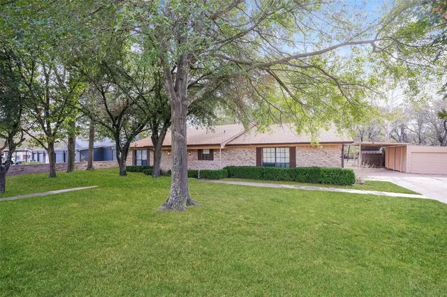 $2,350 | 534 Aspendale Drive, Dallas, TX 75253