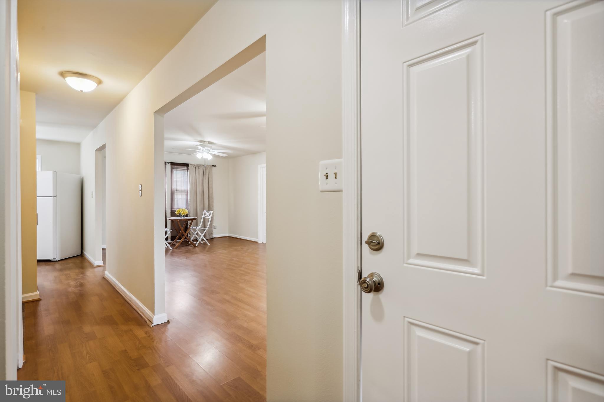 126 North Sycamore Road Sterling, VA 20164 - Photo 6 of 42 Front Hallway