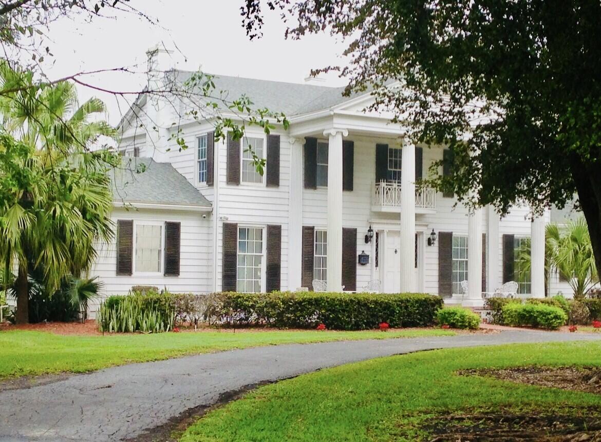 2271 Bacom Point Road Pahokee, FL 33476 - Photo 4 of 13 PHOTO 3 CINDY