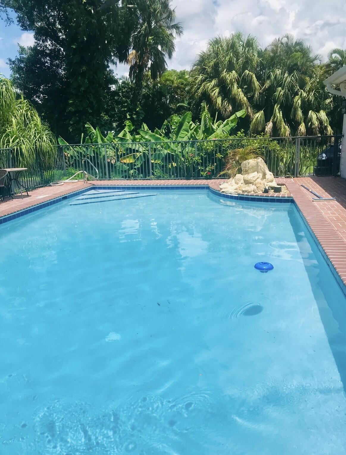 2271 Bacom Point Road Pahokee, FL 33476 - Photo 10 of 13 PHOTO 6 CINDY