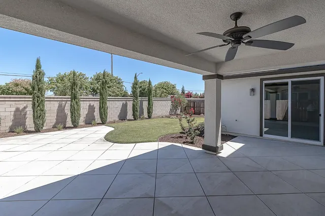 a view of a terrace with a outdoor space
