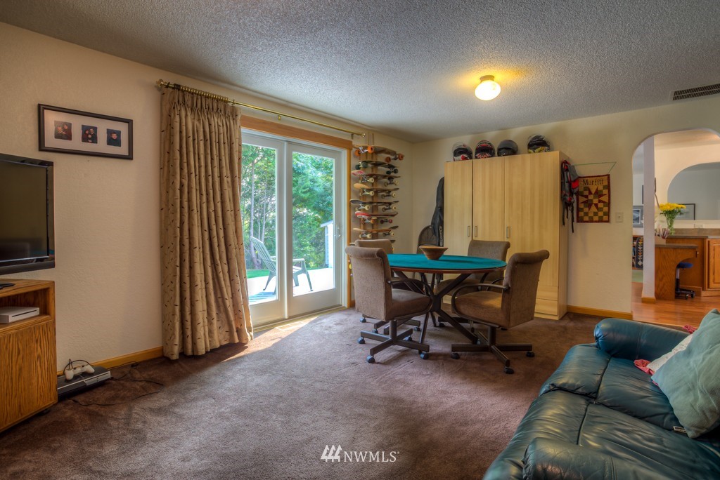 2833 Morris Avenue South Renton, WA 98055 - Photo 14 of 16 a view of a livingroom with workspace and a window