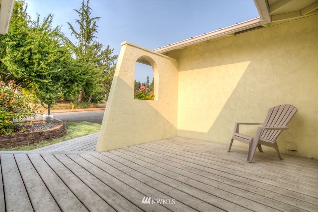 2833 Morris Avenue South Renton, WA 98055 - Photo 15 of 16 a view of a patio with a table and chairs