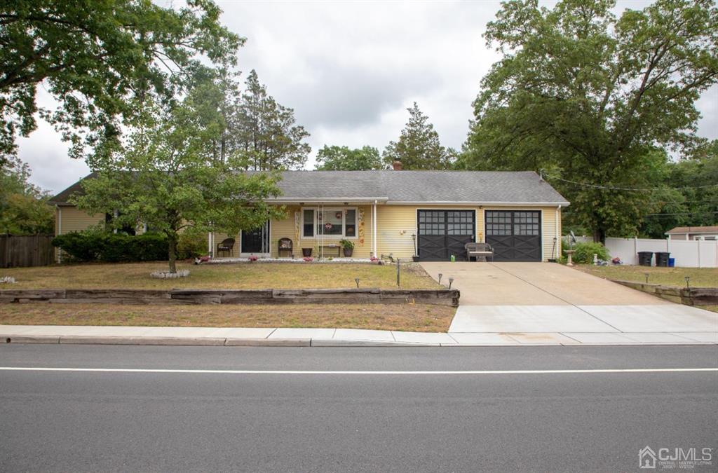 15 Old Forge Road Helmetta, NJ 08828 - Photo 1 of 16 Gallery Image 1