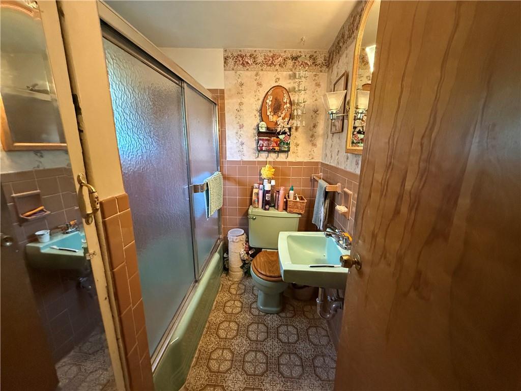 527 Center New Texas Road Pittsburgh, PA 15239 - Photo 15 of 26 Gallery Image 15