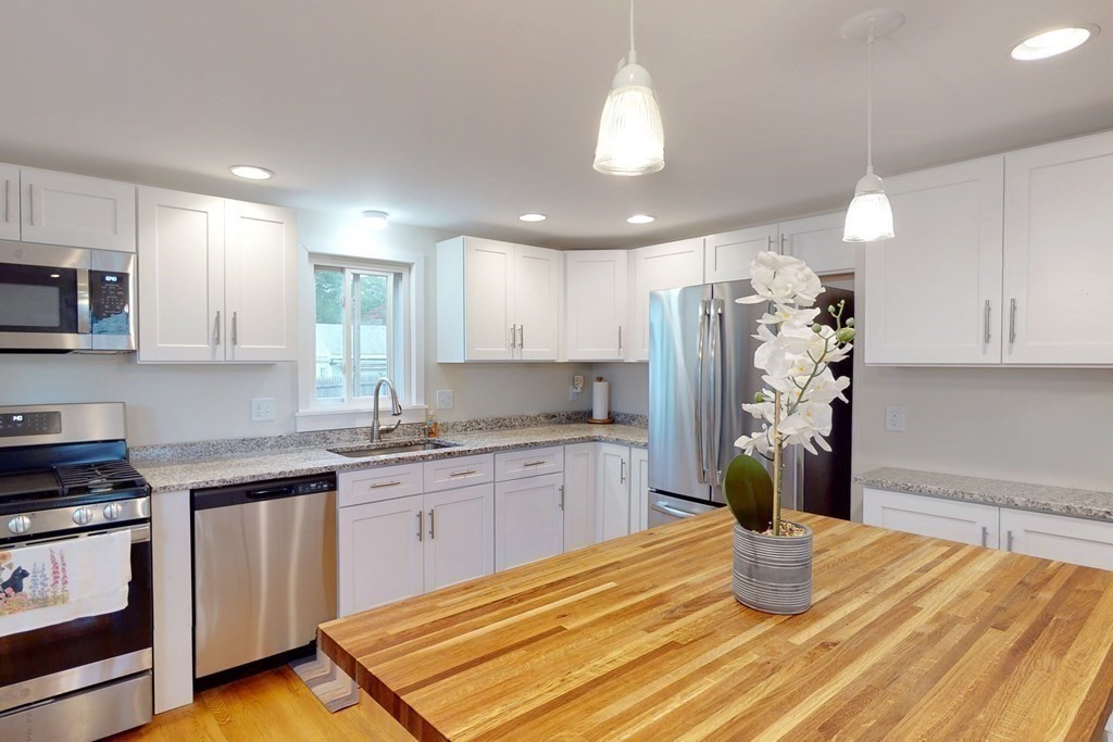 47 Windsor Road Norwood, MA 02062 - Photo 12 of 41 Gallery Image 12